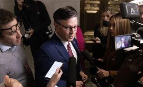 Republicanos propõem Mike Johnson para candidato a líder do Congresso dos EUA