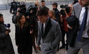 Tony Carreira indignado com atuação das autoridades na morte da filha