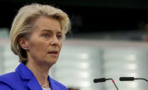 Von der Leyen pede 