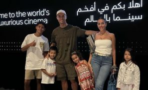 Cristiano Ronaldo Tem um verdadeiro parque de diversões na sala de casa