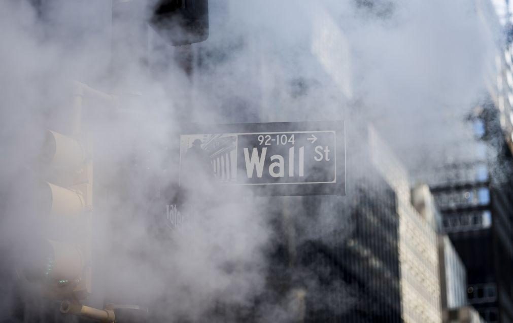 Wall Street fecha em baixa arrastada pelo setor tecnológico