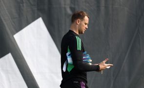 Guarda-redes Manuel Neuer vai jogar no sábado quase um ano depois de grave lesão