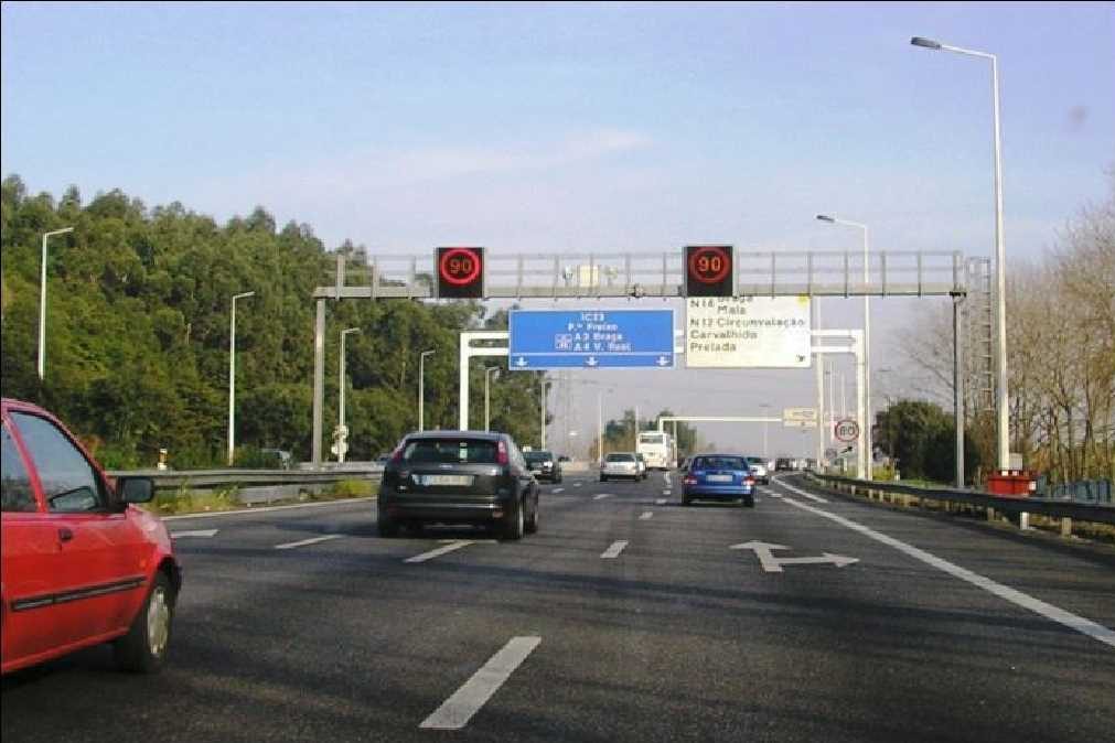 Fogo obriga a corte da VCI, no Porto