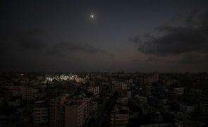 Exército israelita lança ataques perto do maior hospital de Gaza