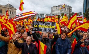 Milhares manifestam-se em Madrid contra aministia para separatistas catalães