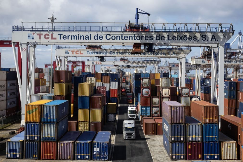 Exportações e importações caem 8,8% e 12,3% no 3.º trimestre