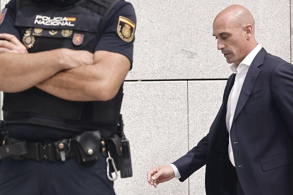 Luis Rubiales suspenso por três anos pela FIFA