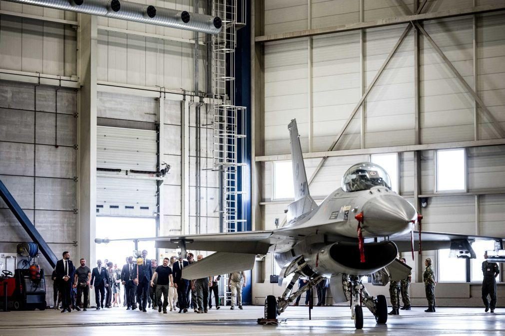 Países Baixos vão enviar caças F-16 para centro de treino de pilotos ucranianos em duas semanas