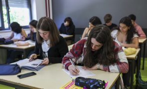 Cada vez mais jovens terminam o secundário sem chumbar