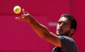 Tenista Francisco Cabral nas meias-finais de pares do 'challenger' de Bérgamo