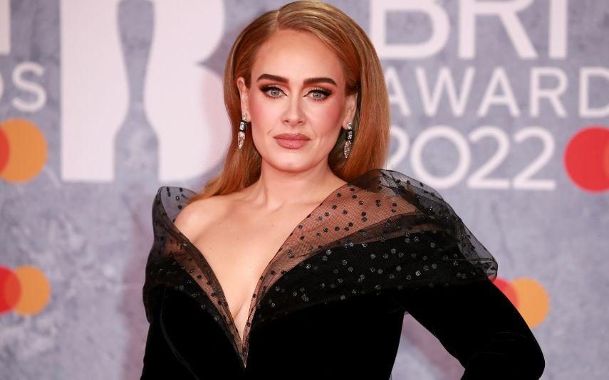 Adele interrompe espetáculo ao encontrar alguém muito especial na plateia