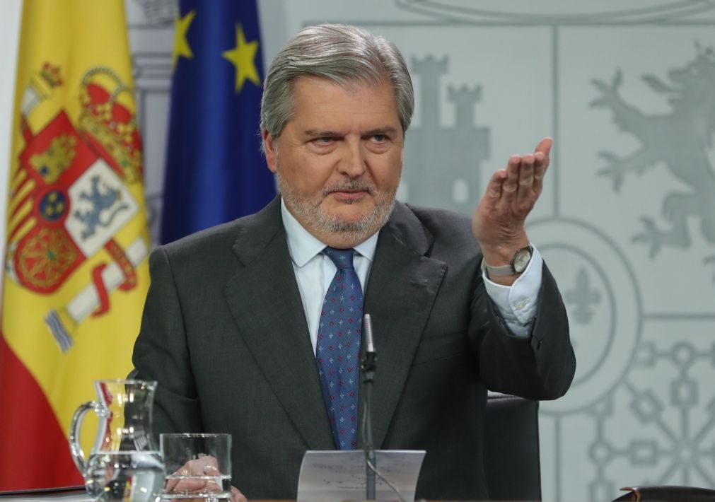 Madrid recusa dialogar com Puigdemont e aconselha-o a falar com candidatos regionais