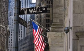 Wall Street fecha em alta galvanizada com manutenção da taxa de juro pela Fed
