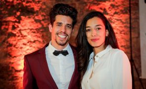 Cifrão revela sexo do bebé durante concerto dos D'ZRT