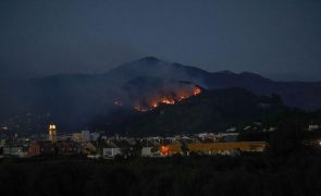 Incêndio em Espanha já retirou 800 pessoas de casa e vento forte dificulta combate