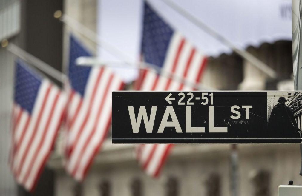 Wall Street fecha melhor semana do ano com arrefecimento do mercado laboral