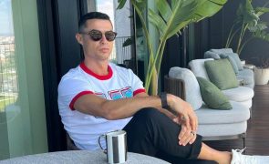 Cristiano Ronaldo Mais um para a coleção! Recebe relógio avaliado em mais de um milhão de euros