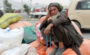 Mais de 200 mil refugiados afegãos expulsos do Paquistão