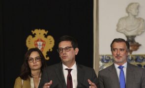 Líder da IL quer explicações do Governo sobre tratamento de gémeas no Santa Maria