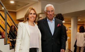 António Costa emociona-se ao agradecer à mulher pelos 