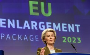 Presidente da Comissão Europeia sublinha que cabe às autoridades portuguesas investigar
