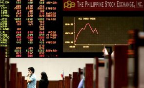 Bolsa de Tóquio abre a subir 0,97%