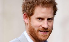 Príncipe Harry - Mostra o lado mais divertido em vídeo