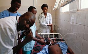 Governo da Guiné-Bissau reintegra na Função Pública 4.000 professores e pessoal médico