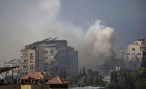 Bombardeamento de escola em Gaza fez 50 mortos
