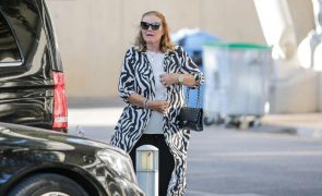 Dolores Aveiro É chamada de vaca na rua e não se deixa ficar