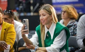 Laura Figueiredo Faz mudança radical de visual para assinalar os 37 anos