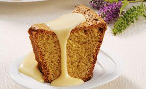 Bolo de amêndoa com molho de leite condensado - A delícia do domingo