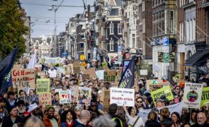 Dezenas de milhares marcharam em defesa do clima em Amesterdão a 10 dias de eleições