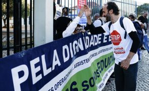 Professores e não docentes iniciam hoje greve até 29 de novembro