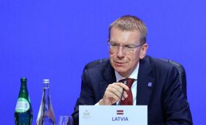 Presidente da Letónia suspende lei sobre casamentos homossexuais