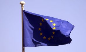 Bruxelas revê em baixa PIB na zona euro para 0,6% este ano e 1,2% no próximo