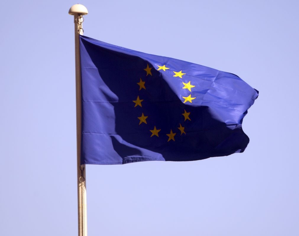 Bruxelas revê em baixa PIB na zona euro para 0,6% este ano e 1,2% no próximo