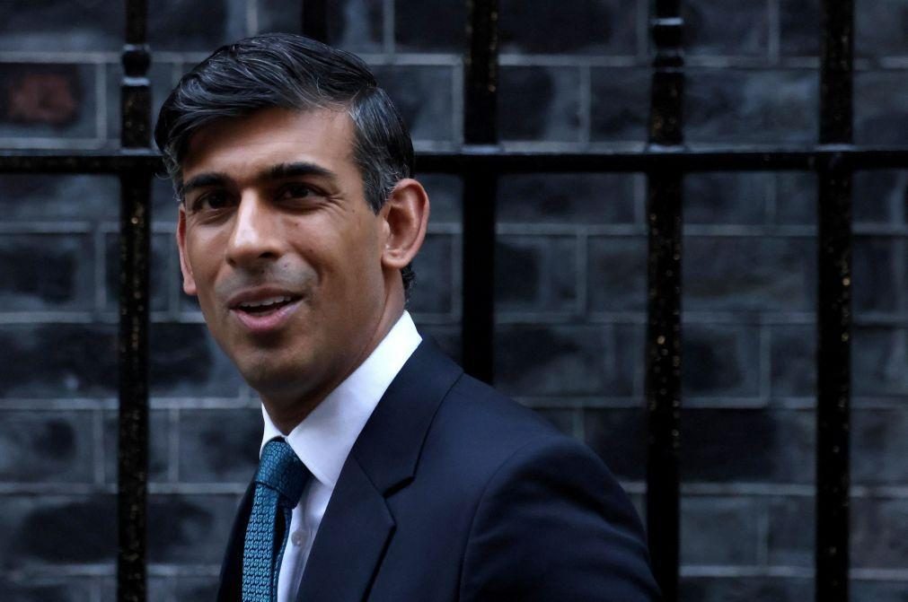 PM britânico admite rever acordos internacionais para desbloquear política anti-imigração