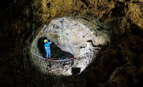 Investigadores simulam ambiente lunar numa gruta nos Açores