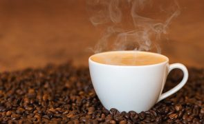 Café pode ajudar a prevenir Parkinson de acordo com novo estudo