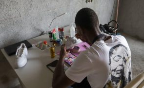De Cesária até à BD, cabo-verdiano faz arte em sapatilhas