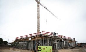 Produção na construção recua 0,3% na zona euro e sobe 0,1% na UE em setembro