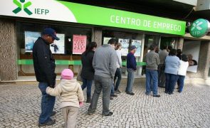 Desempregados inscritos nos centros de emprego sobem 4,9% em outubro