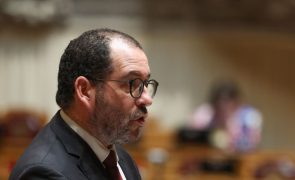 Ministro da Educação não fecha porta a continuar em cargos governativos