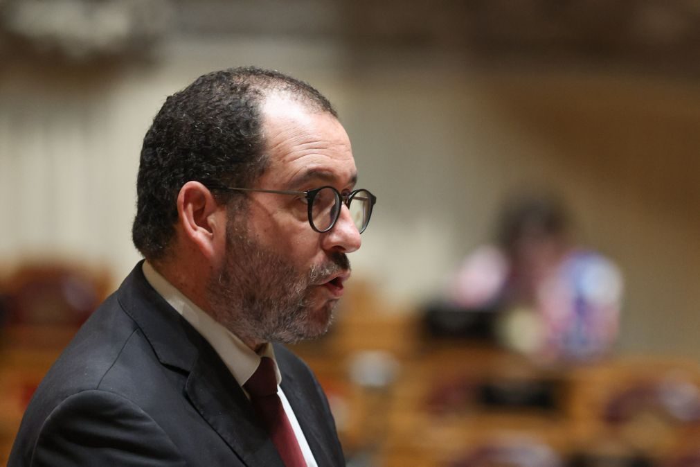Ministro da Educação não fecha porta a continuar em cargos governativos