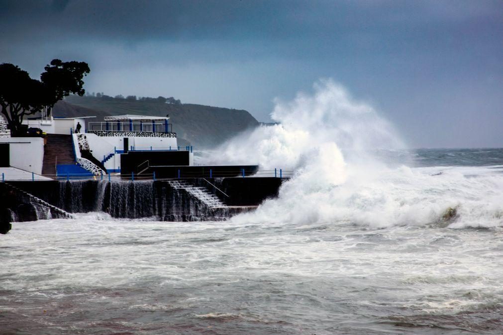 IPMA prolonga aviso amarelo de chuva forte para sete ilhas dos Açores