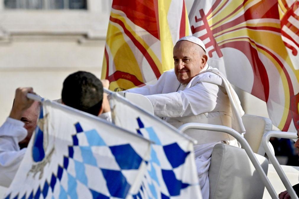 Papa pede guerra resolvida com diálogo e não com
