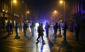 Desacatos em Dublin após ataque com faca que causou cinco feridos