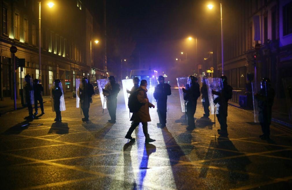 Desacatos em Dublin após ataque com faca que causou cinco feridos
