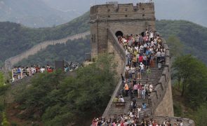 Câmara da EU espera que China isente de visto cidadãos de mais países europeus